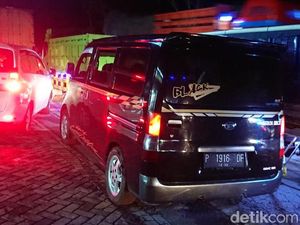 Banjir Genangi Jalur Selatan Probolinggo Bikin Macet Hingga 5 Km Banjir Genangi Jalur Selatan Probolinggo Bikin Macet Hingga 5 Km