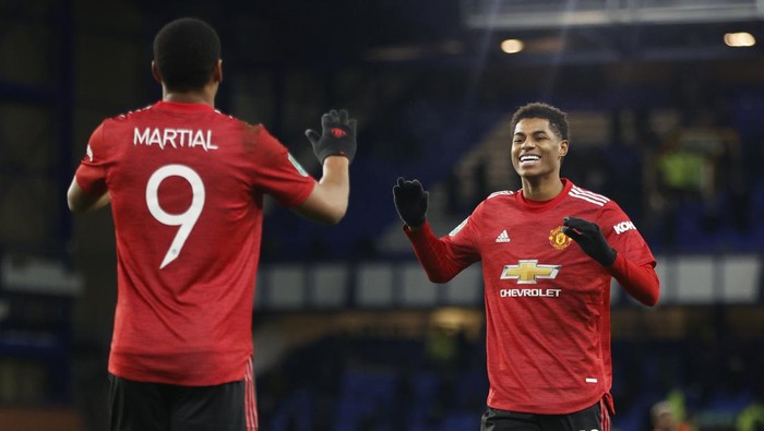LIVERPOOL, ENGLAND - DECEMBER 23: Anthony Martial of Manchester United (L) celebrates with teammate Marcus Rashford (R) after scoring their teams second goal during the Carabao Cup Quarter Final match between Everton and Manchester United at Goodison Park on December 23, 2020 in Liverpool, England. A limited number of fans (2000) are welcomed back to stadiums to watch elite football across England. This was following easing of restrictions on spectators in tiers one and two areas only.  (Photo by Clive Brunskill/Getty Images)