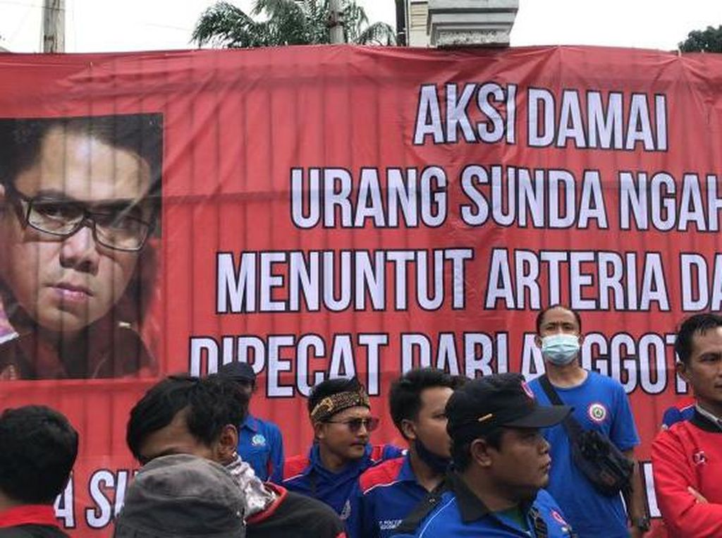 Masyarakat Sunda Geruduk DPR, Minta Arteria Dahlan Dipecat! Masyarakat Sunda Geruduk DPR, Minta Arteria Dahlan Dipecat!