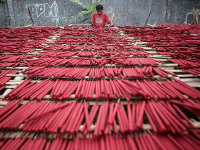 Sambut Tahun Macan Air, Begini Potret Antusias Warga di Daerah