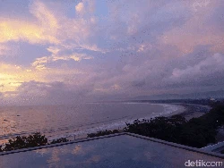 Menikmati Syahdunya Langit Senja di Pangandaran