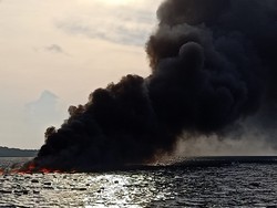 4 Jam Berkobar, Perahu BBM yang Terbakar di Pelabuhan Gayam Sapudi Padam