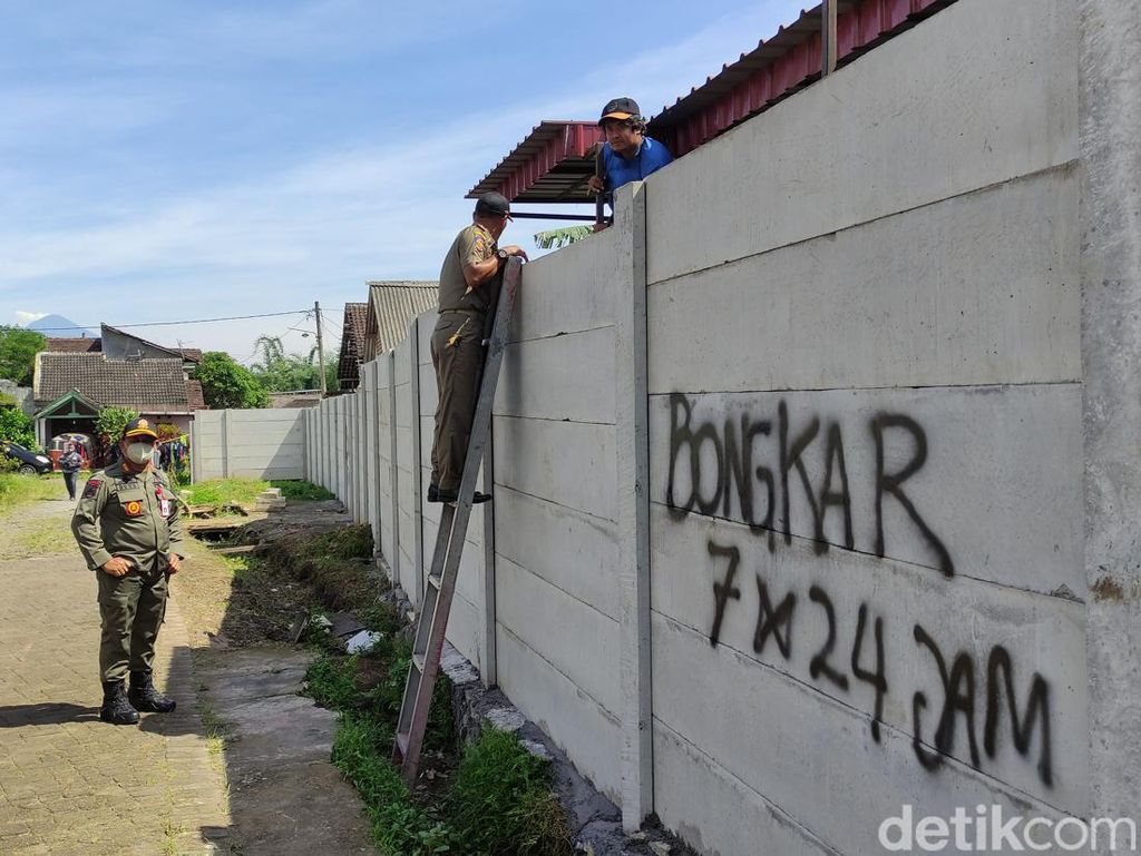 Rumah Tertutup Pagar Beton Akhirnya Dapat Akses, Pengembang Dideadline 7x24 Jam Rumah Tertutup Pagar Beton Akhirnya Dapat Akses, Pengembang Dideadline 7x24 Jam