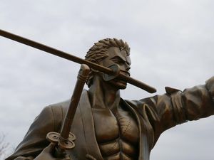 Hore! Patung Roronoa Zoro Diresmikan di Kampung Halaman Eiichiro Oda