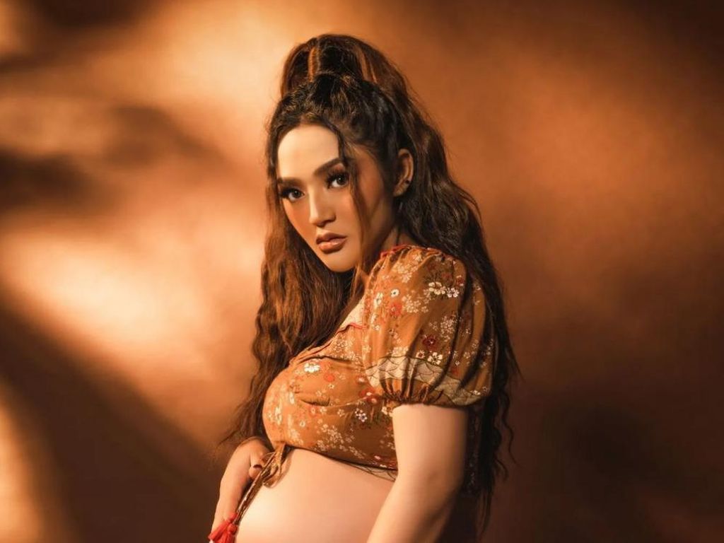 Makin Banyak Artis Indonesia Positif COVID-19, Siti Badriah Kena Saat Hamil Besar Makin Banyak Artis Indonesia Positif COVID-19, Siti Badriah Kena Saat Hamil Besar