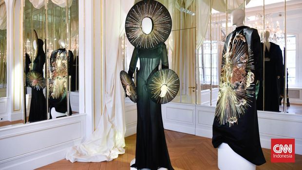 Schiaparelli Haute Couture Spring 2022. CNN Indonesia/ Fandi Stuerz