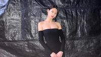 Seolhyun AOA Curi Perhatian, Seksi dengan Gaun Hitam