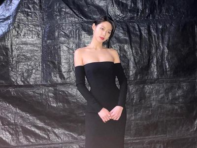 Seolhyun AOA Curi Perhatian, Seksi dengan Gaun Hitam
