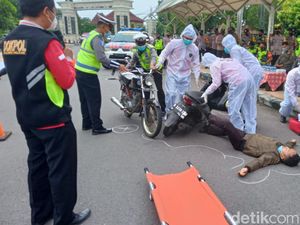 Simulasi Kecelakaan Digelar untuk Cegah Salah Penanganan Laka di Ngawi Simulasi Kecelakaan Digelar untuk Cegah Salah Penanganan Laka di Ngawi