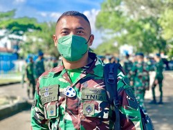 Selalu Makan Pakai Banyak Sambal, Tentara Ini Populer di TikTok