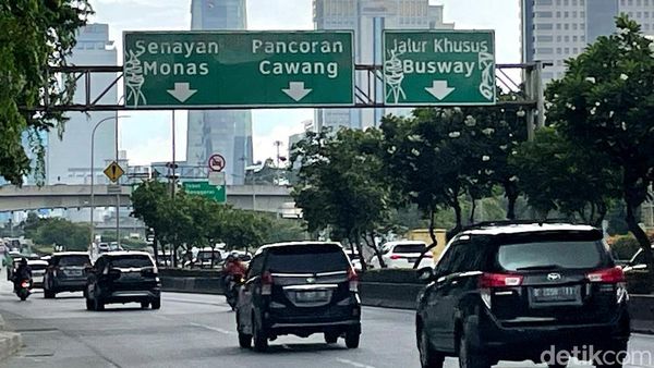 Terlalu! Rambu Jalan di Senayan Jadi Korban Vandalisme