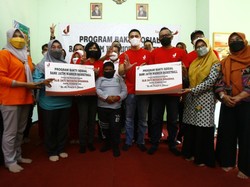 Tim Bank Jatim Warrior Basketball Gelar Bakti Sosial di SLB Tuban