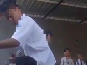 Pengeroyokan Siswa SMP oleh Pelajar SMA di Ngawi Dipicu Ribut Saat Main Bola Pengeroyokan Siswa SMP oleh Pelajar SMA di Ngawi Dipicu Ribut Saat Main Bola