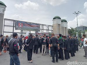 Demo Arteria di Depan DPR, Ini Desakan Masyarakat Sunda Demo Arteria di Depan DPR, Ini Desakan Masyarakat Sunda