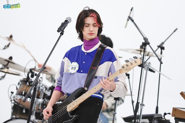 Fakta unik Joo Yeon/ twitter.com/JOOYEONLOOKS/ Selain bisa menyanyi, bermain bass dan gitar, Joo Yeon juga bisa memiliki kemampuan rap yang bagus