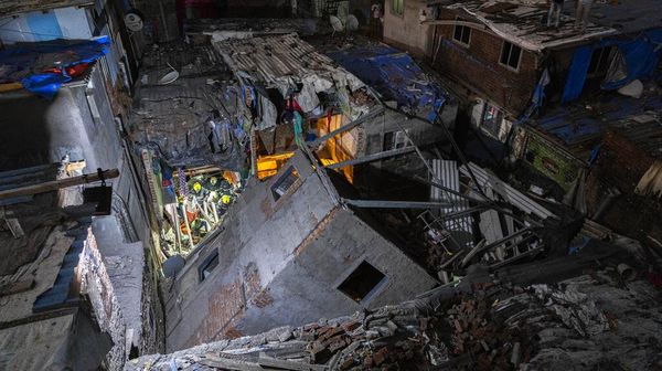 Gedung Ambruk di Permukiman Padat India