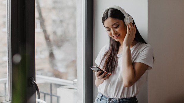 Radio cocok didengarkan oleh semua kalangan.