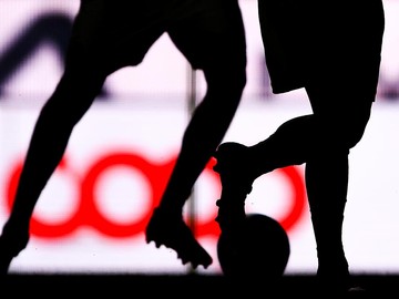 Ricuh Dewa United Vs Bhayangkara FC: Ada Tendangan Kungfu ke Leher Lawan!