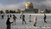 Kala Yerusalem Berselimut Salju, Kompleks Al-Aqsa pun Memutih