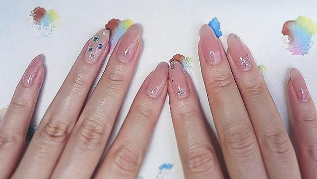 Jelly Nails, a tendência viral das unhas no TikTok
