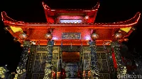 Melihat Lagi Keindahan Klenteng Fuk Tet Che saat Malam Hari