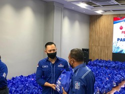 AHY Bagikan Sembako Natal ke Yatim-Piatu-Janda Jakarta