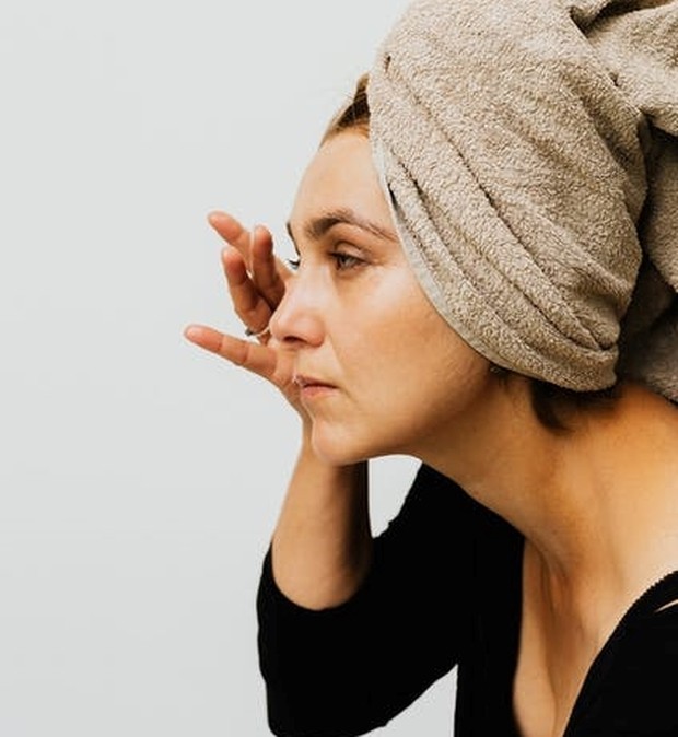 Kiat memakai serum/Foto: Pexels/Karolina Grabowska Tips memakai serum