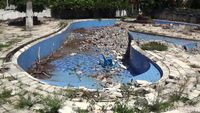 Penampakan Kolam Renang yang Dulu Dipuja Kini Tinggal Kenangan