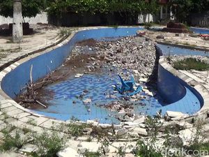 Penampakan Kolam Renang yang Dulu Dipuja Kini Tinggal Kenangan Penampakan Kolam Renang yang Dulu Dipuja Kini Tinggal Kenangan