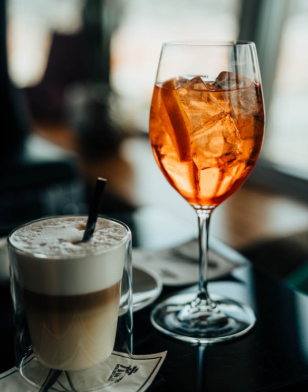 Kopi dan Alkohol/Foto : pexels.com/Helena Jankovičová Kováčová Kopi dan Alkohol