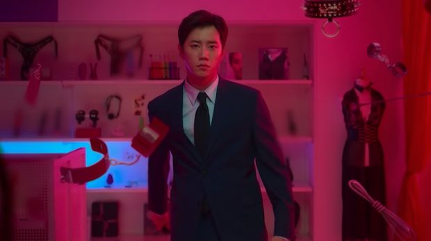 Lee Jun-young dalam Love and Leashes (2022)