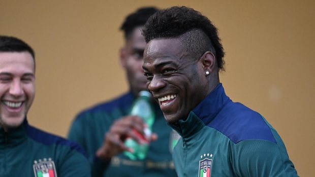 FLORENCE, ITALY - JANUARY 26: Mario Balotelli of Italy in action during a Italy training session at Centro Tecnico Federale di Coverciano on January 26, 2022 in Florence, Italy. (Photo by Claudio Villa/Getty Images)