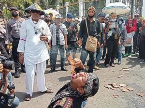 Masyarakat Sunda Demo DPR: Jabar Tanpa PDIP atau PDIP Tanpa Arteria!