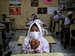 Luhut Tak Kabulkan Usul Anies, PTM Jakarta Jadi 50 Persen