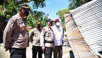 Momen Kapolda Maluku Kunjungi Pengungsi Kariuw di Aboru