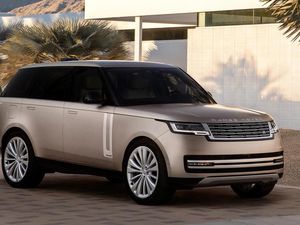 New Range Rover PHEV Buka Order, Tebak Sendiri Deh Harganya Berapa