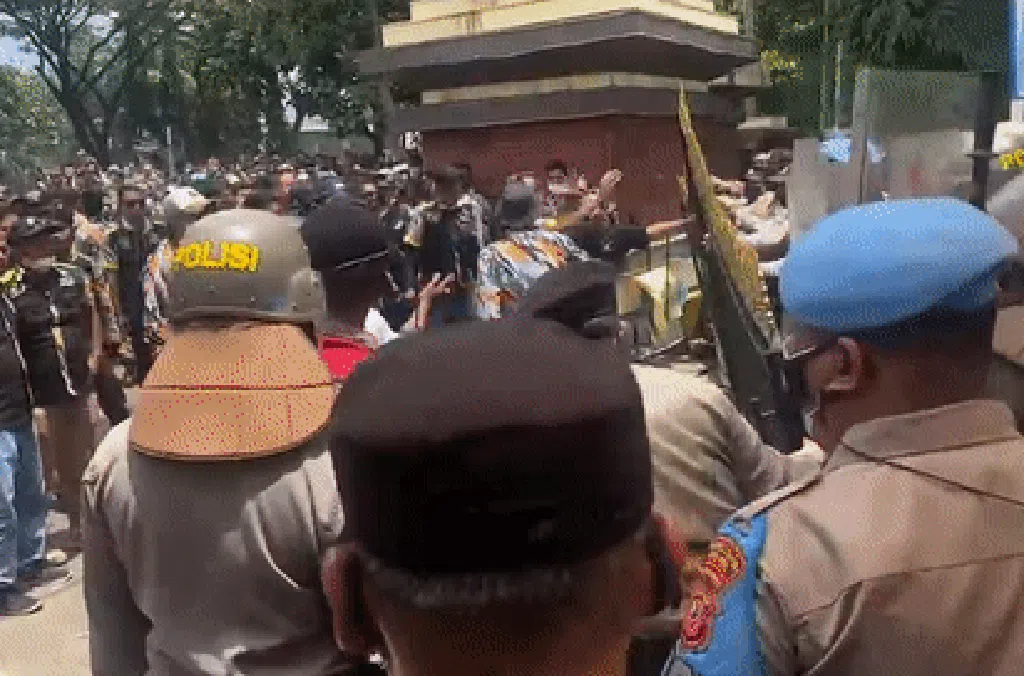 Demo Ricuh-Naik Patung Maung Lodaya Berujung 725 Anggota GMBI Ditangkap