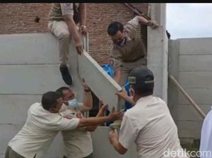 Pagar Beton yang Tutup Akses Rumah di Malang Akhirnya Dibongkar Pagar Beton yang Tutup Akses Rumah di Malang Akhirnya Dibongkar