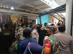 Belasan PKL Wisata Religi Kota Pasuruan Ditertibkan