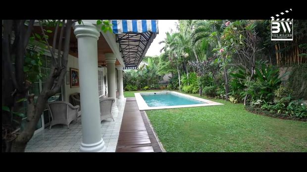 Luna Maya memiliki rumah mewah yang pernah ditawar seharga Rp25 miliar. Yuk intip potret rumahnya!