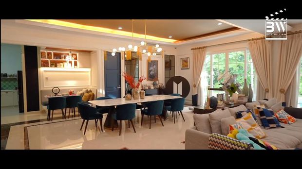 Luna Maya memiliki rumah mewah yang pernah ditawar seharga Rp25 miliar. Yuk intip potret rumahnya!
