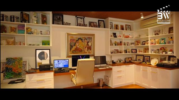 Luna Maya memiliki rumah mewah yang pernah ditawar seharga Rp25 miliar. Yuk intip potret rumahnya!