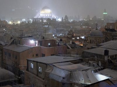 Saat Salju Guyur Komplek Masjid Al Aqsa