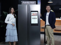 Samsung Kenalkan Family Hub, Kulkas Canggih dengan Layar Pintar