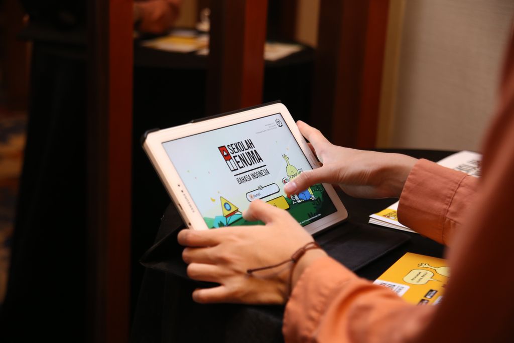 Sekolah Enuma: Bahasa Indonesia beri literasi gratis untuk 10 juta anak Indonesia