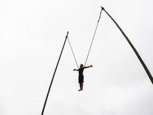 Ini Lais, Atraksi Ekstrem Sirkus Khas Sunda Ini Lais, Atraksi Ekstrem Sirkus Khas Sunda