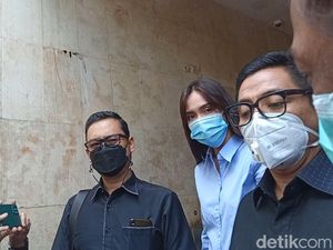 Shandy Aulia Beri Bukti, Bantah Tuduhan Pencemaran Nama Baik Shandy Aulia Beri Bukti, Bantah Tuduhan Pencemaran Nama Baik