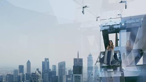 Ngeri-Ngeri Sedap, Meluncur di Perosotan Kaca Setinggi 219,5 Meter!