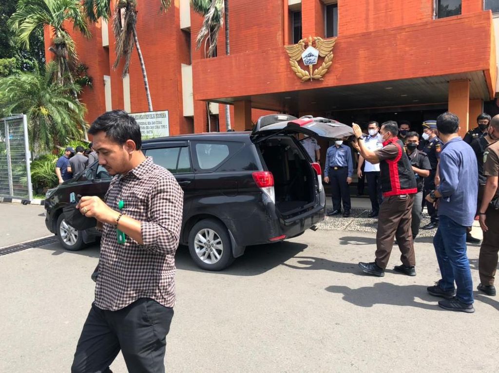 Geledah Kantor Bea Cukai Soetta, Kejati Banten Sita Rp 1,16 M