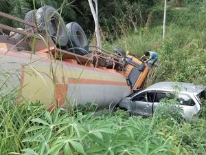 Truk Tangki Seruduk 2 Mobil hingga Masuk Jurang di Sumut